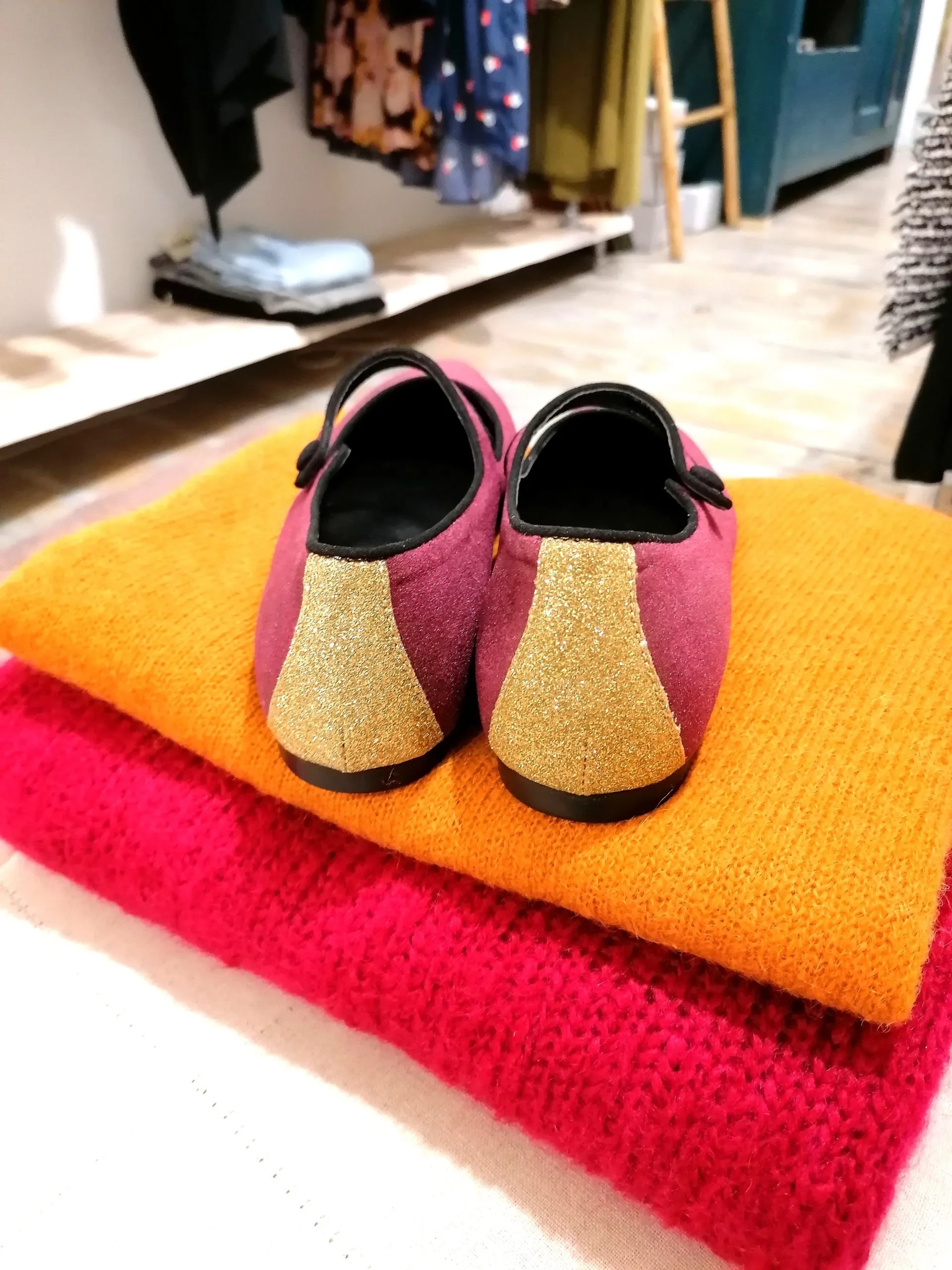 Ballerine Bordeaux in Velluto con Bottoncino e Tallone Glitter