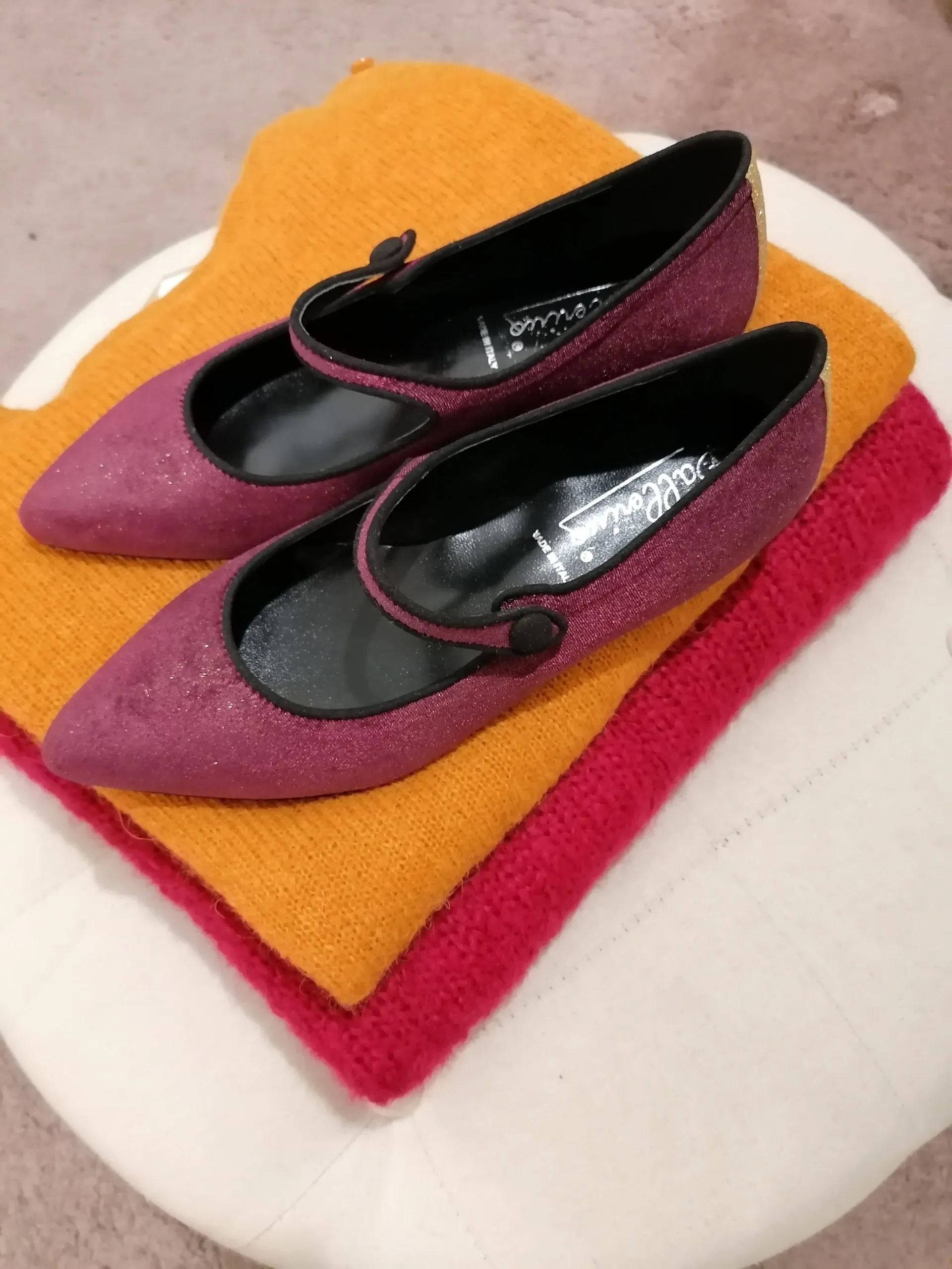 Ballerine Bordeaux in Velluto con Bottoncino e Tallone Glitter