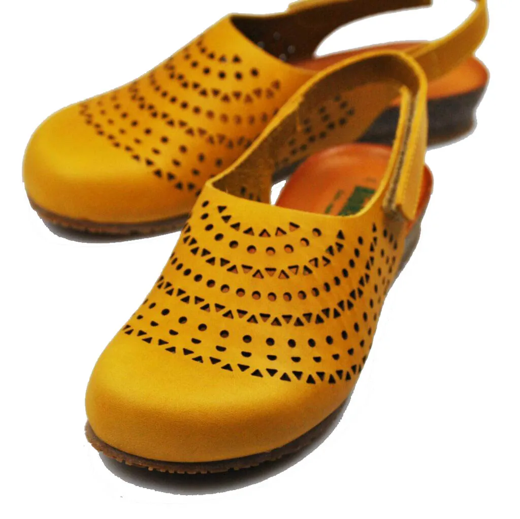 Bionatura sandalo in pelle punta chiusa giallo 68C2080