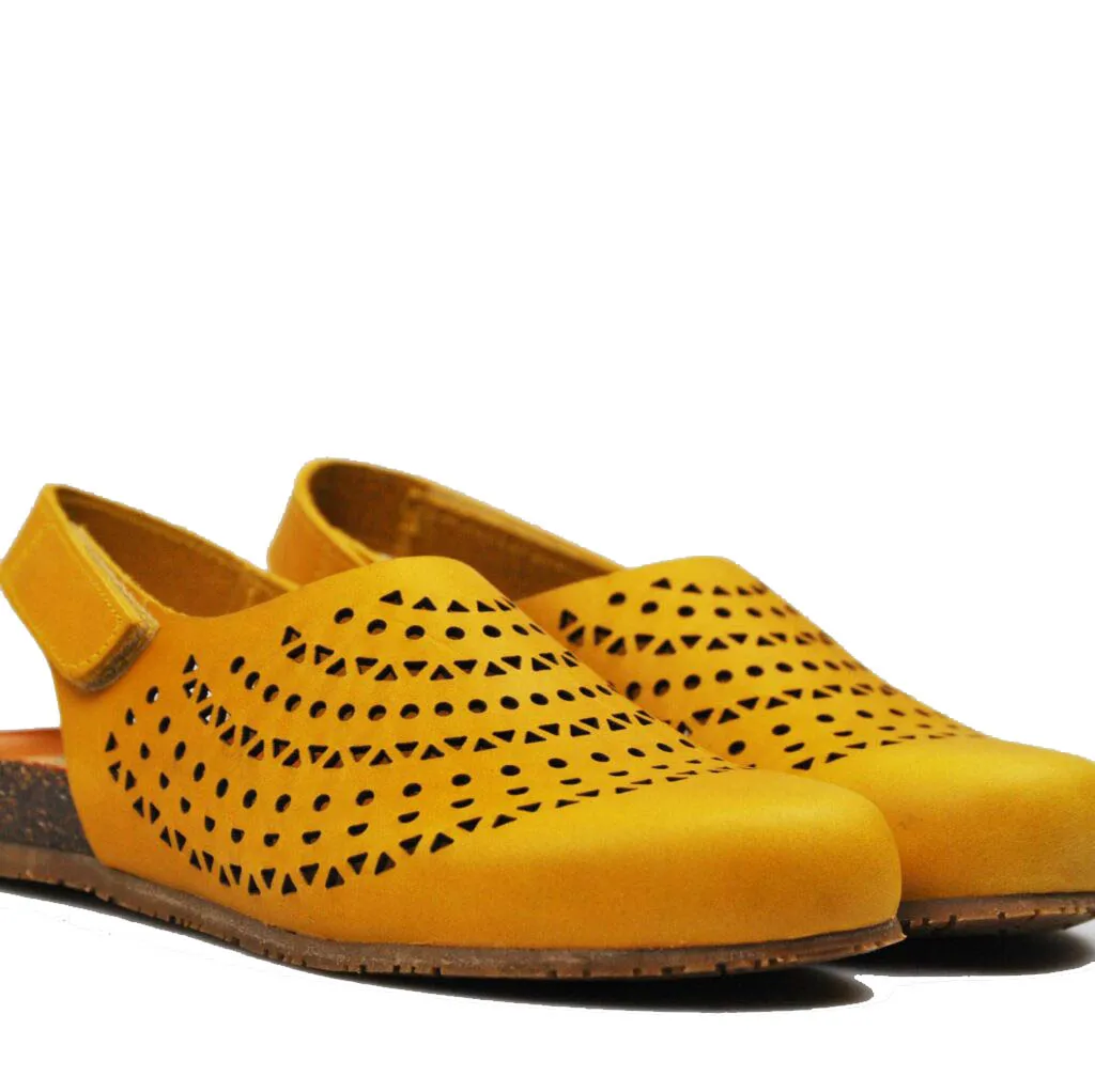 Bionatura sandalo in pelle punta chiusa giallo 68C2080