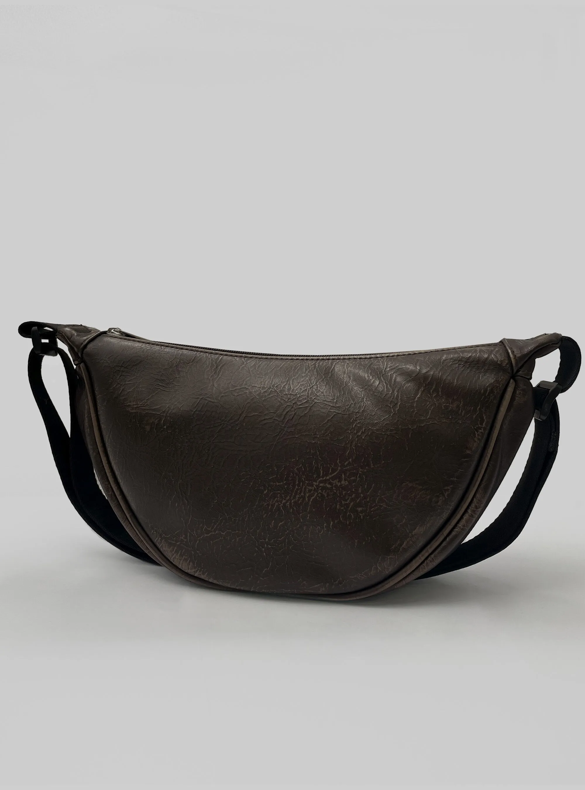 Borsa mezzaluna effetto pelle