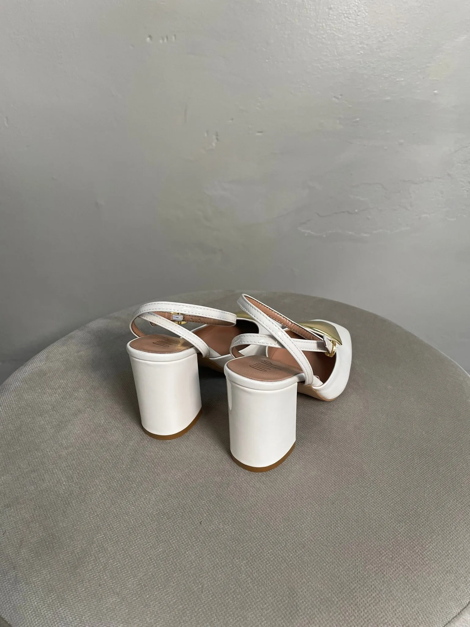 Dècolleté In Vernice Latte
