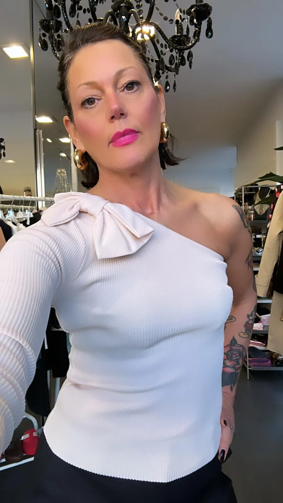 Haveone - top monospalla con fiocco bianco