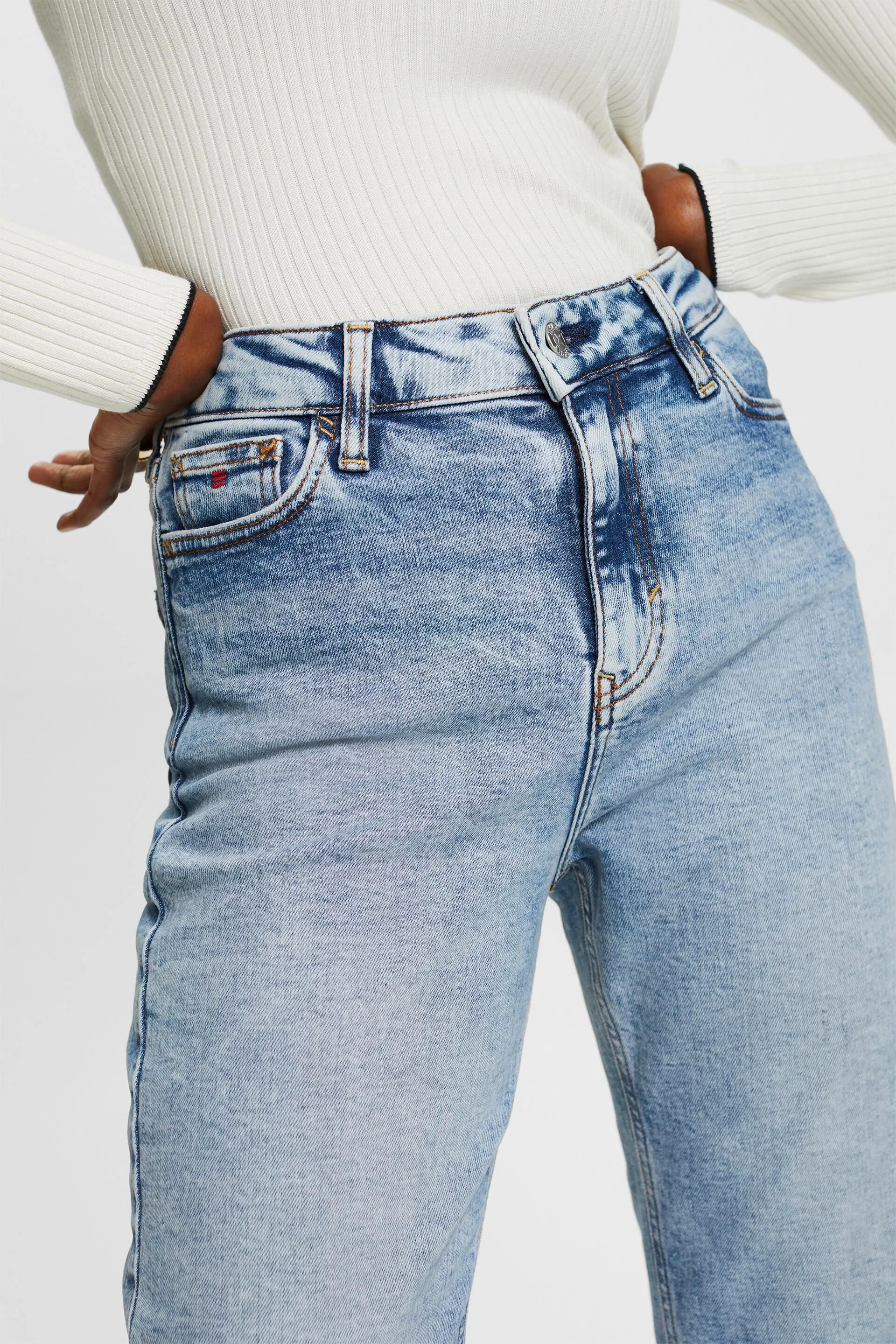 Jeans dritti retrò a vita alta