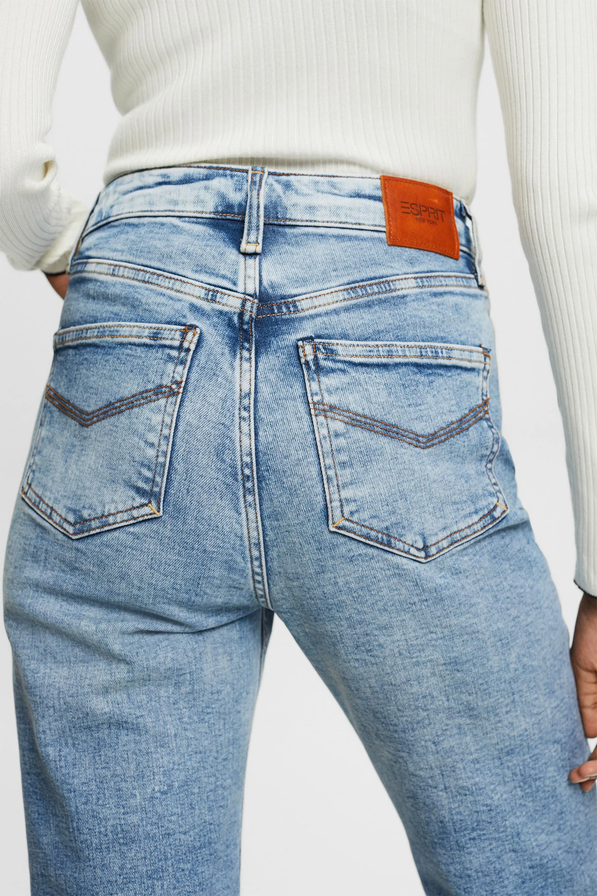 Jeans dritti retrò a vita alta