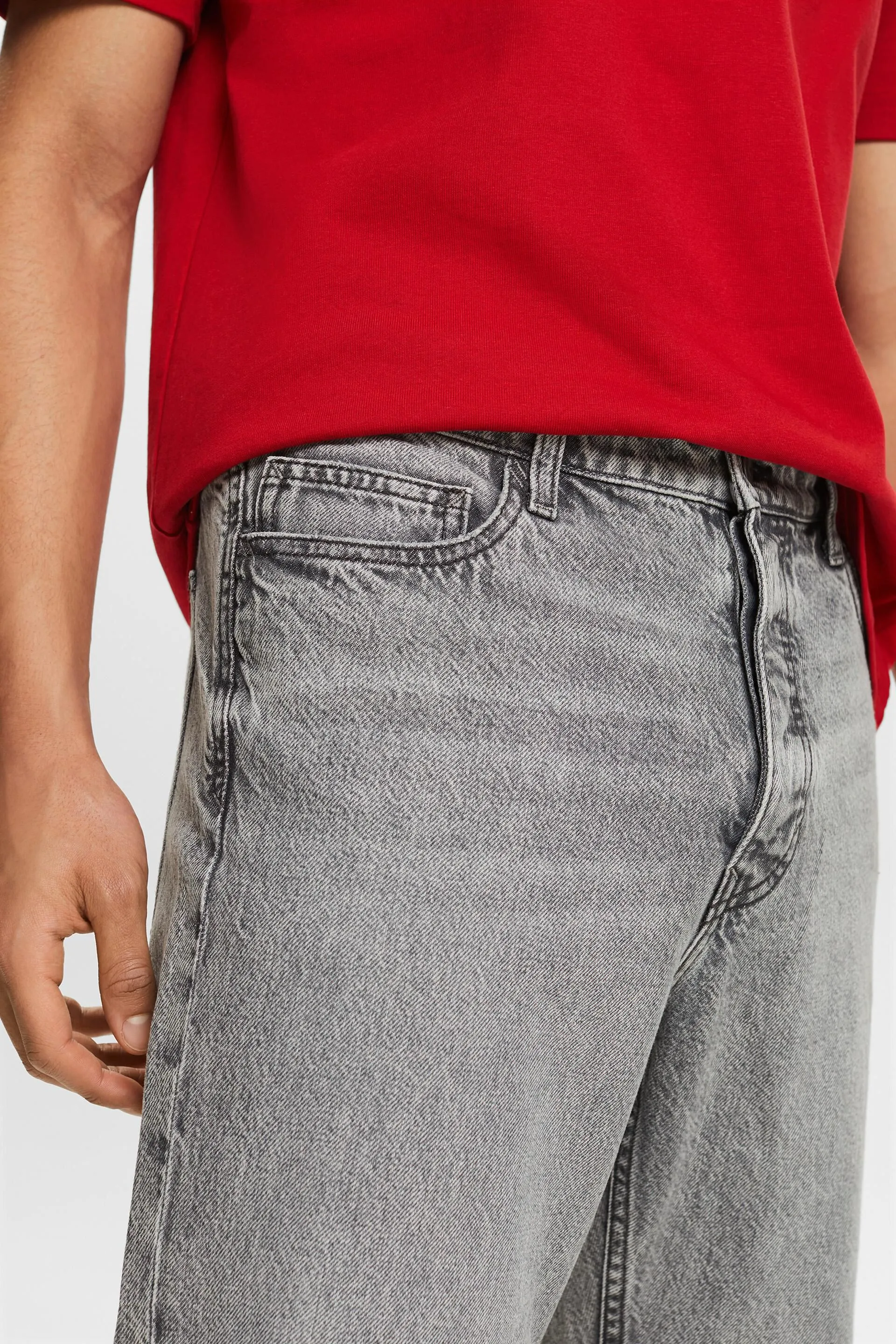 Jeans retrò a vita media e taglio relaxed