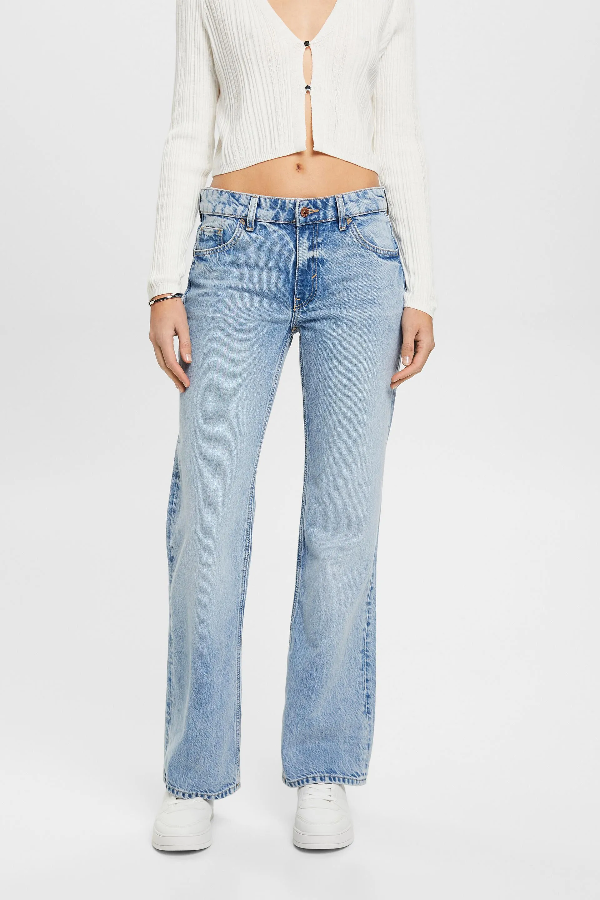 Jeans retrò con vita media e taglio leggermente svasato