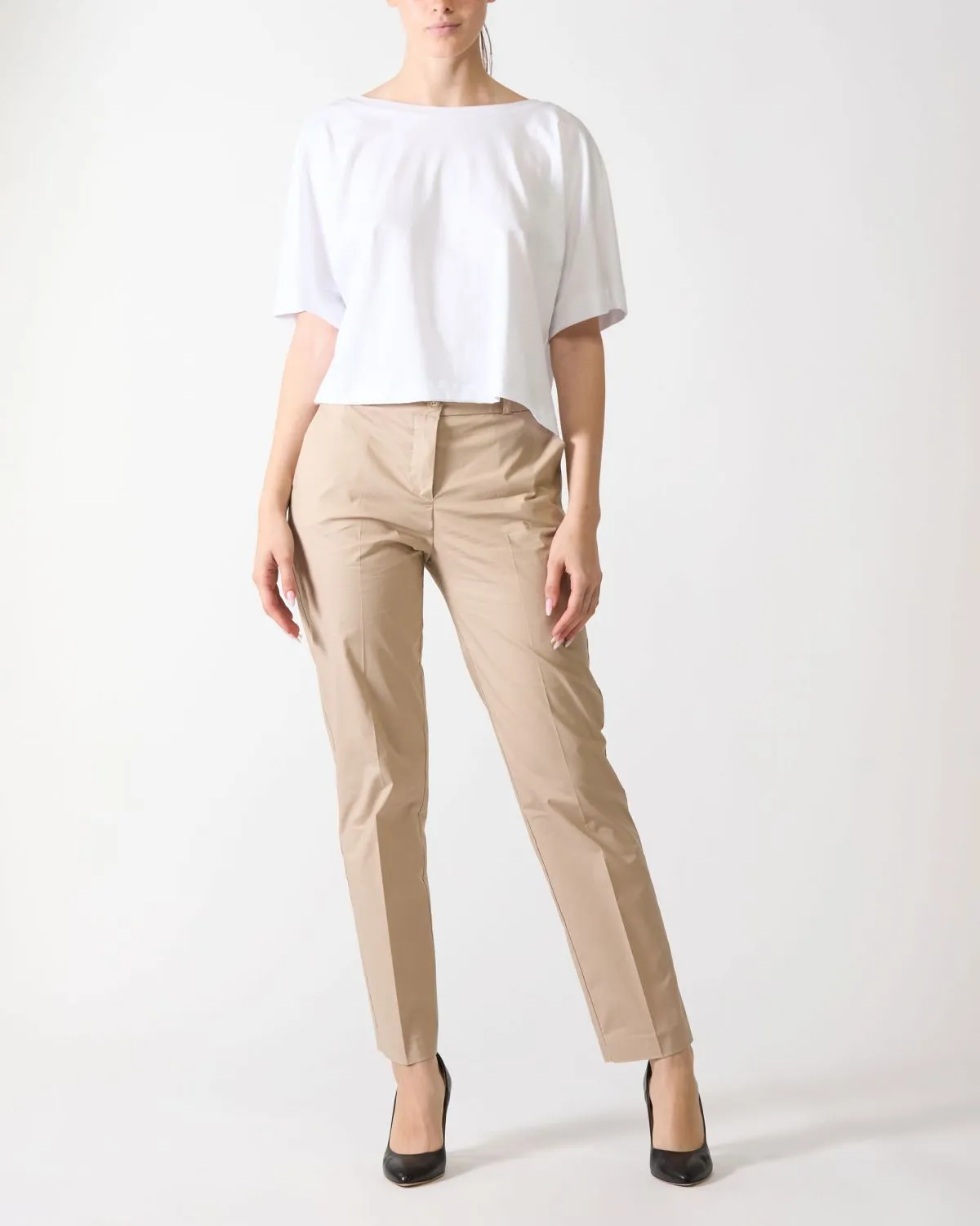 Pantalone a sigaretta di colore sabbia