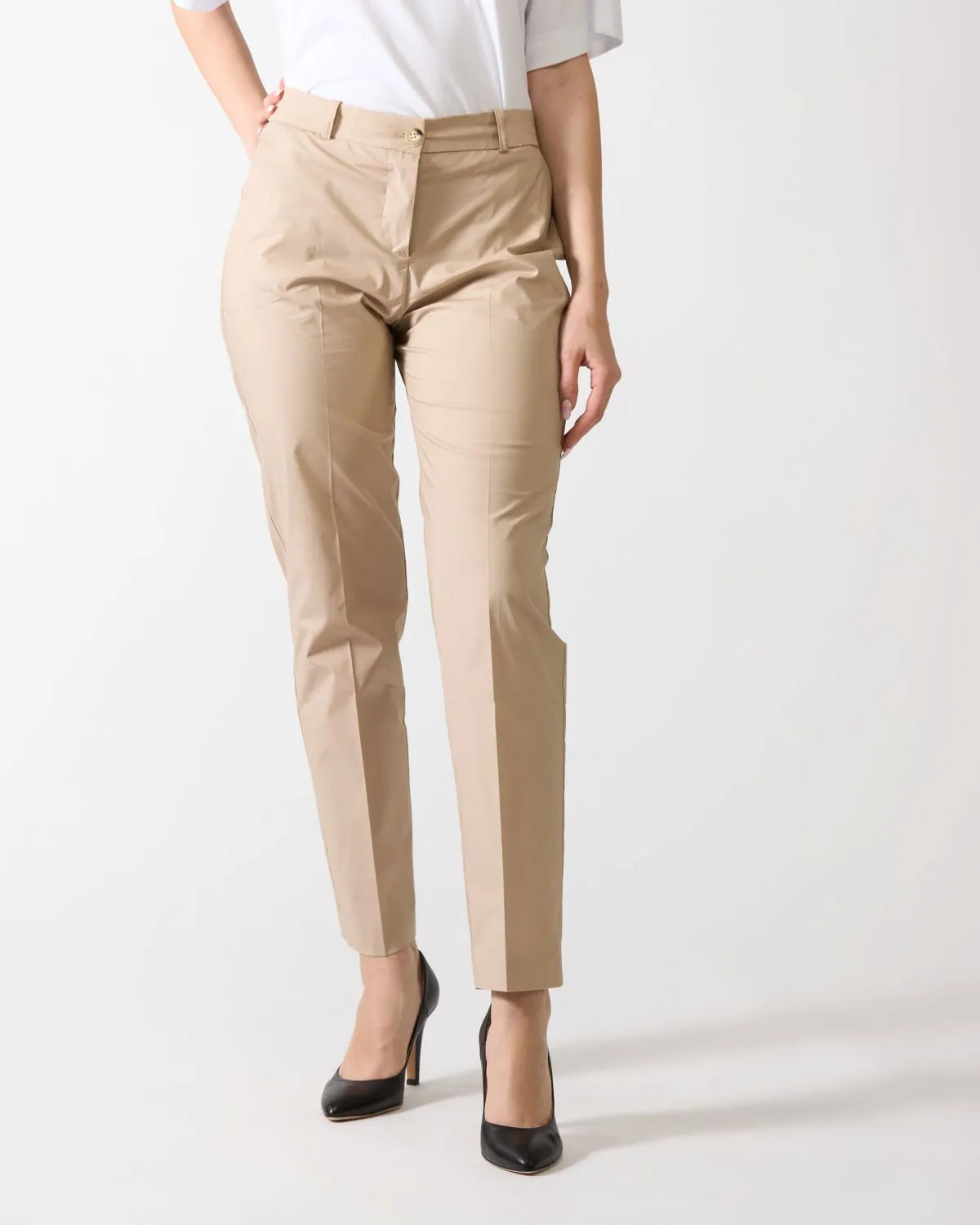 Pantalone a sigaretta di colore sabbia
