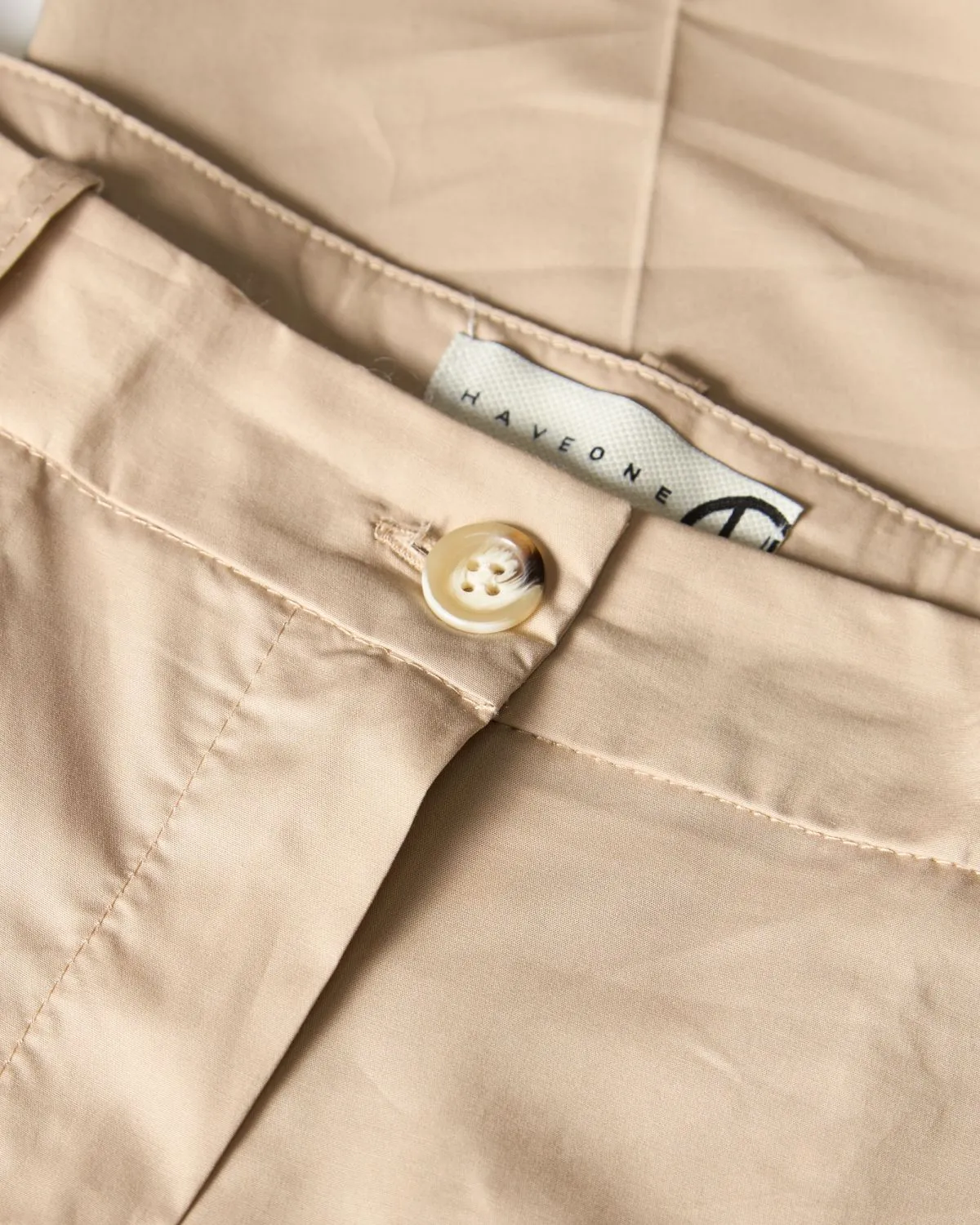 Pantalone a sigaretta di colore sabbia