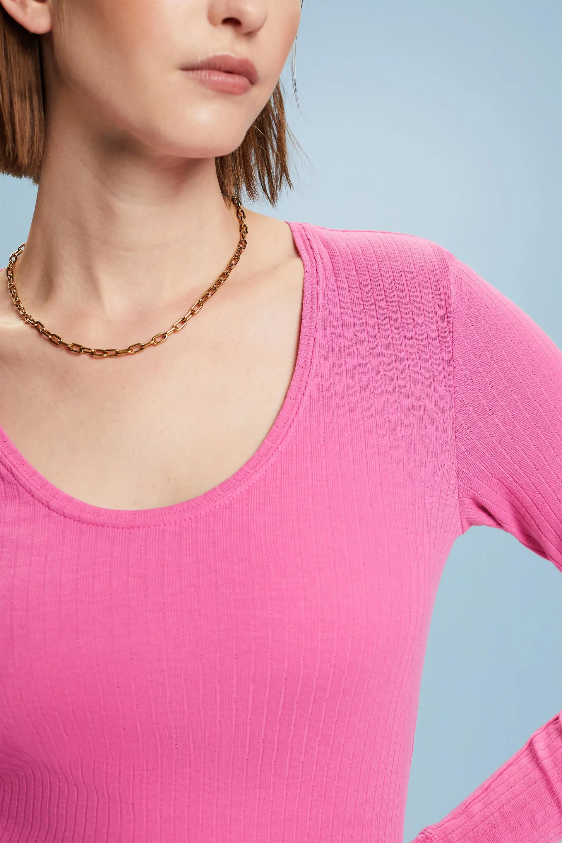 T-shirt con scollo rifinito pointelle
