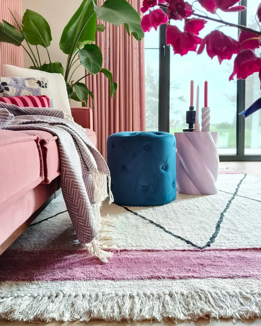 Tappeto cotone beige chiaro e rosa 160 x 230 cm AFSAR