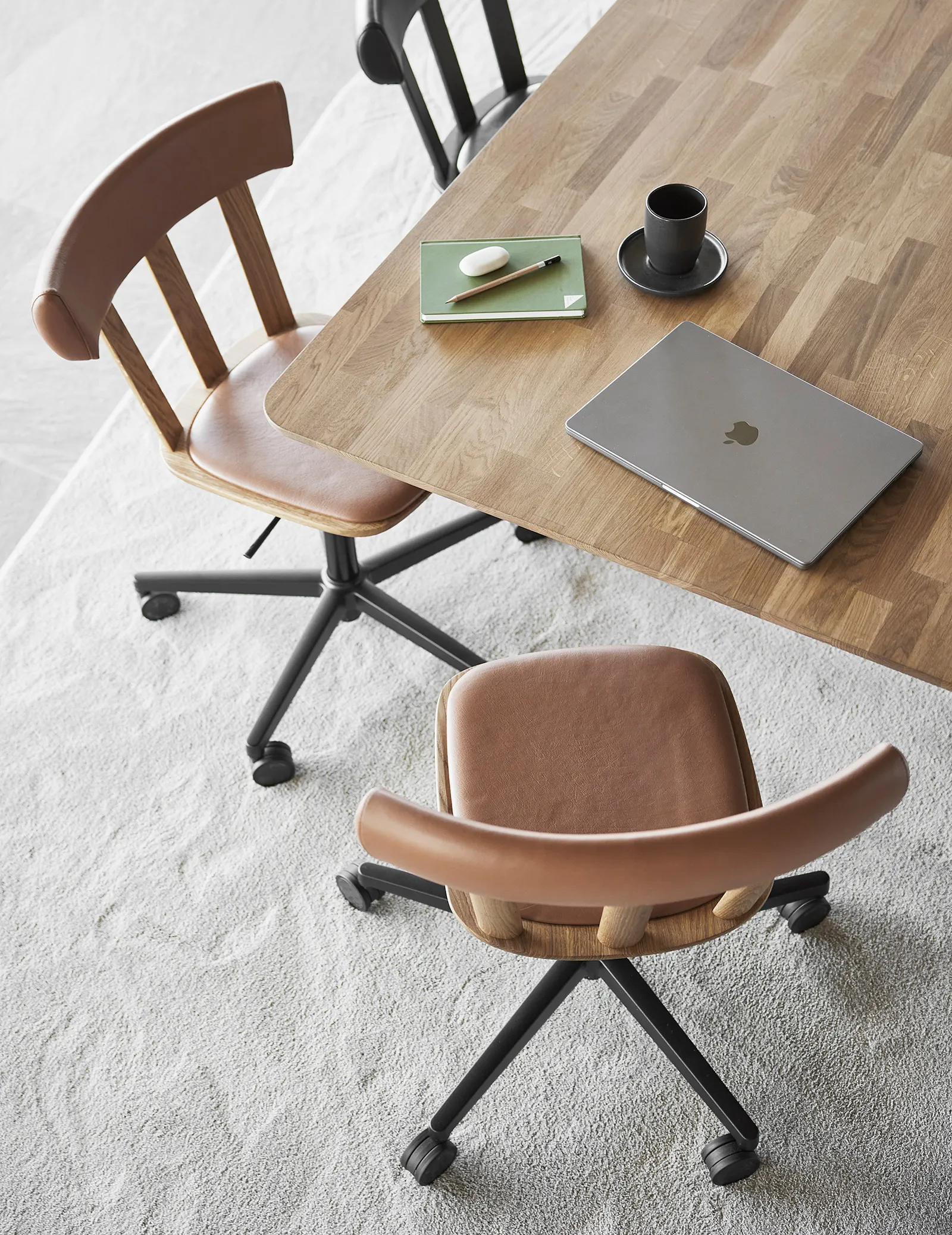 Tavolo Alt 90x245 cm rovere.iv{font-size:18px}Laccato opaco chiaro